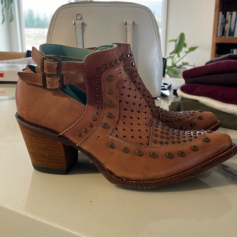 Corral Mules 8.5